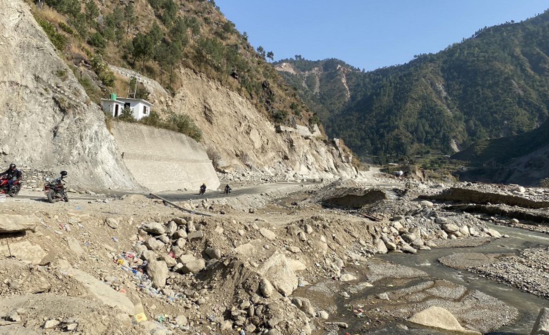 बाढीले क्षतिग्रस्त बिपी राजमार्गः चार खण्डमा पुनर्निर्माण हुँदै, साढे आठ अर्ब बजेट सुनिश्चितता